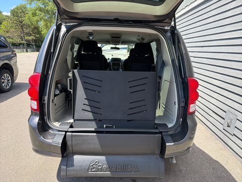 Used 2015 Dodge Grand Caravan SE w/ Quick Order Package 29E SE FWD image 6