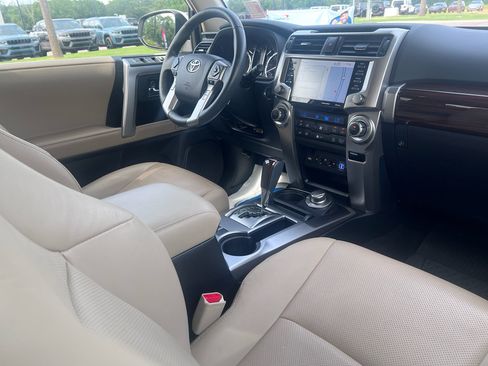 Used 2022 Toyota 4Runner Limited AWD/4WD image 9