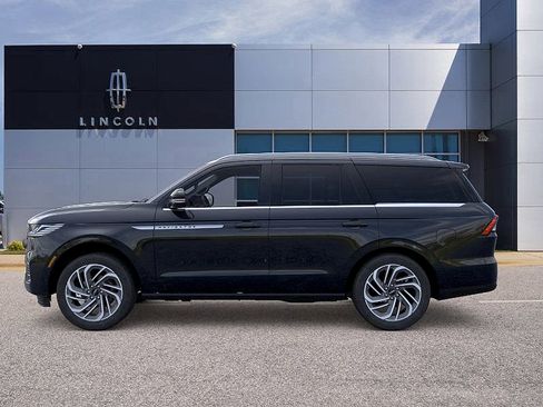 New 2026 Lincoln Navigator Reserve AWD/4WD image 3