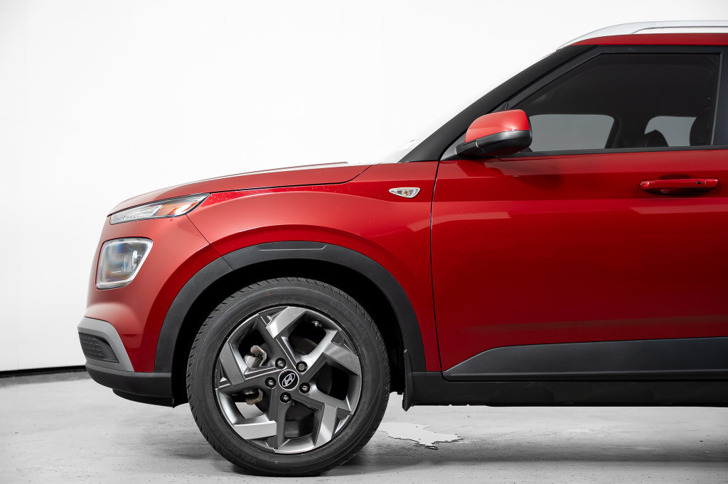 Certified 2022 Hyundai Venue Limited FWD image 14