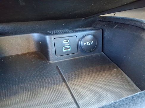 Used 2022 Ford Escape SE w/ SE Sport Appearance Package image 18