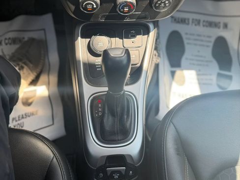 Used 2018 Jeep Compass Latitude AWD/4WD image 16