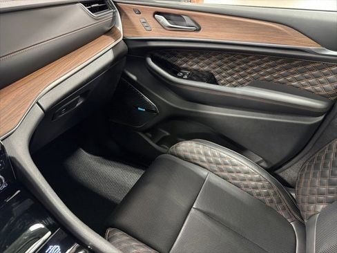 Used 2022 Jeep Grand Cherokee Summit w/ Luxury Tech Group V image 30