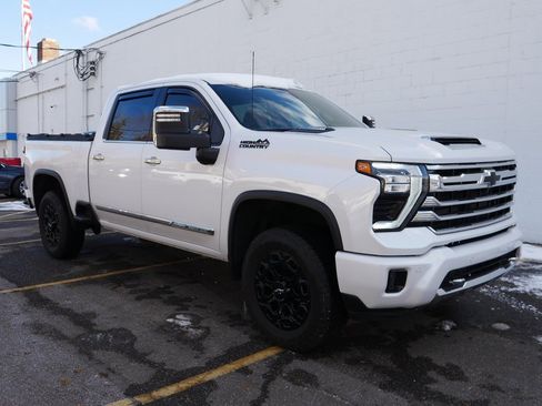 Used 2024 Chevrolet Silverado 2500 High Country w/ High Country Premium Package image 2