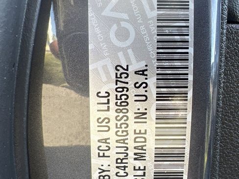 Used 2025 Jeep Grand Cherokee L Laredo w/ Luxury Tech Group I image 25