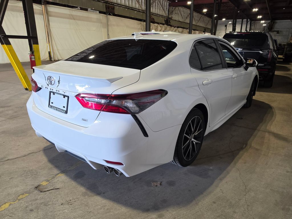 Used 2022 Toyota Camry SE FWD image 2