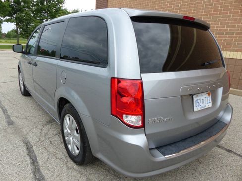 Used 2019 Dodge Grand Caravan SE w/ UConnect Hands-Free Group FWD image 7