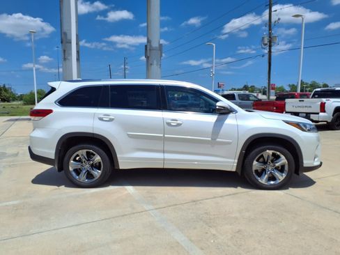 Used 2018 Toyota Highlander Limited Platinum FWD image 5