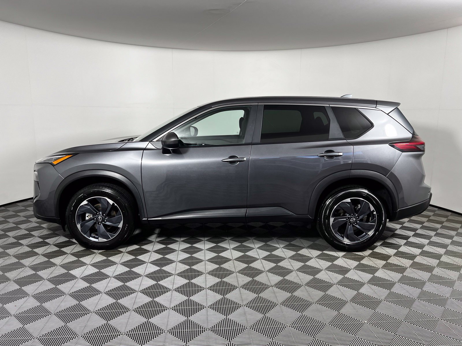 Used 2025 Nissan Rogue SV FWD image 8