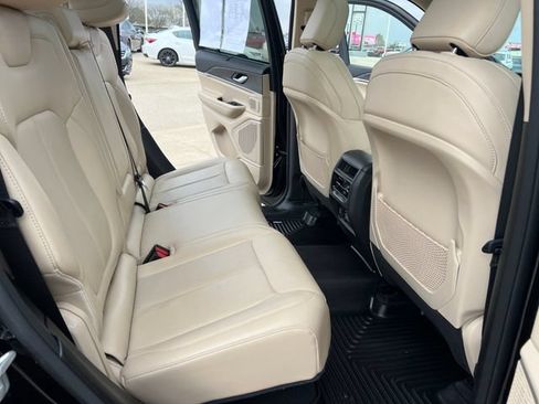 Used 2022 Jeep Grand Cherokee Limited w/ Luxury Tech Group II AWD/4WD image 19