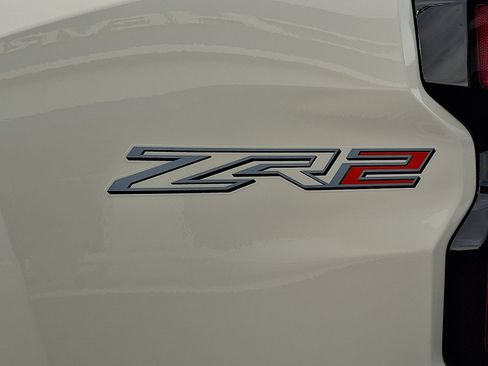 New 2026 Chevrolet Colorado ZR2 w/ Technology Package AWD/4WD image 11