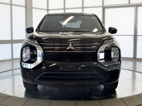 Used 2025 Mitsubishi Outlander ES AWD/4WD image 3