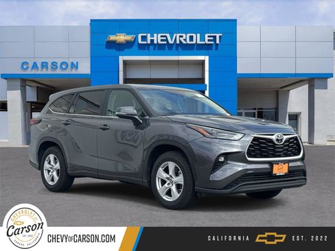 Used 2025 Toyota Highlander LE FWD image 1