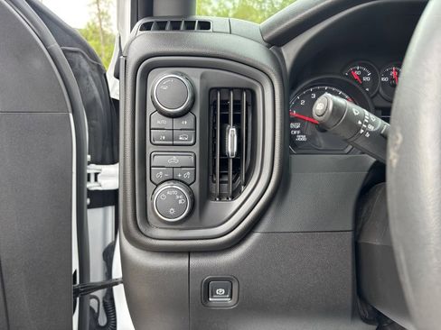 Used 2024 Chevrolet Silverado 1500 Custom image 15