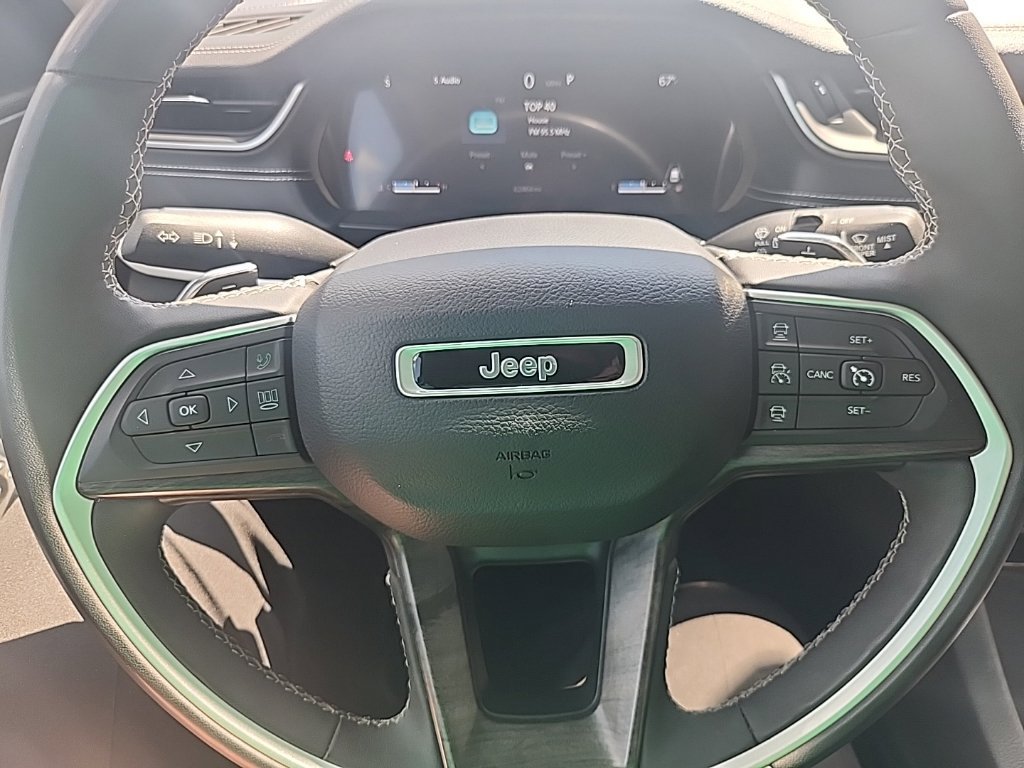 Used 2023 Jeep Grand Cherokee Limited AWD/4WD image 18