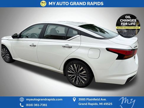 Used 2025 Nissan Altima 2.5 SV FWD image 5