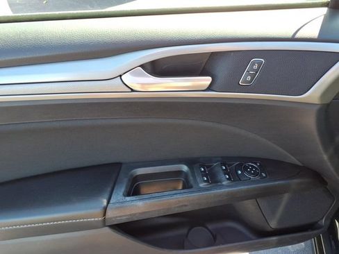 Used 2020 Ford Fusion SE FWD image 8