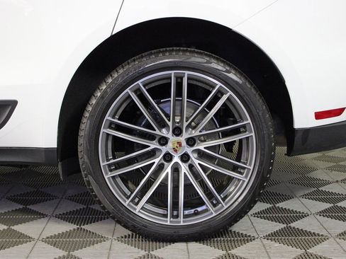 Used 2025 Porsche Macan w/ Premium Package Plus image 42