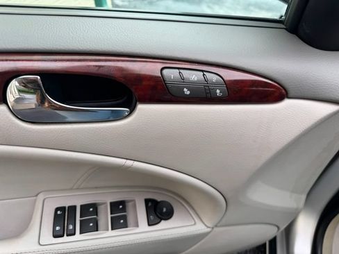 Used 2009 Buick Lucerne CXL FWD image 22