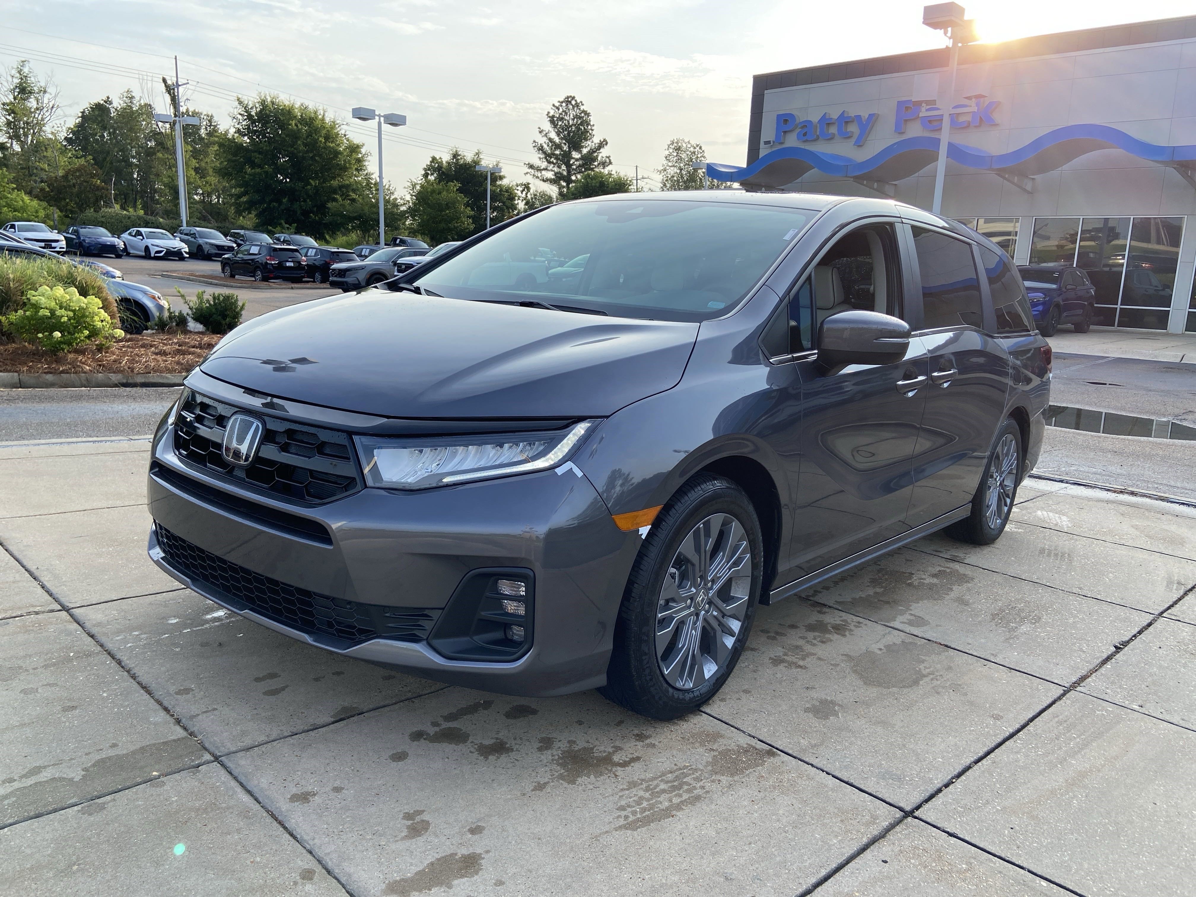 New 2027 Honda Odyssey Touring image 4