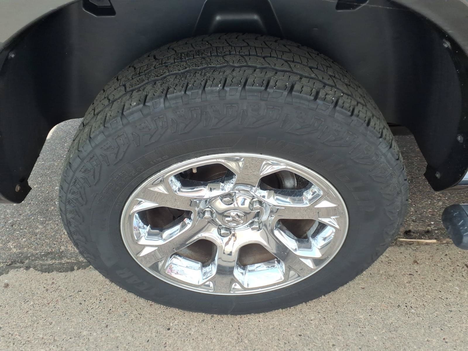 Used 2017 RAM 1500 Laramie w/ Convenience Group AWD/4WD image 21