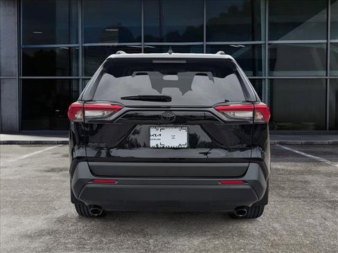 Used 2019 Toyota RAV4 XLE Premium image 6