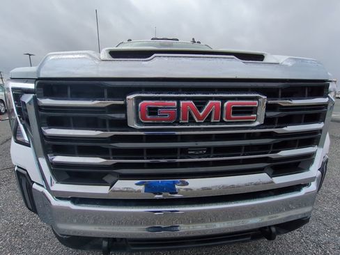 Used 2024 GMC Sierra 2500 SLE w/ SLE Value Package; image 2
