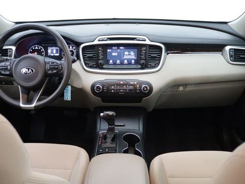 Used 2018 Kia Sorento LX image 17