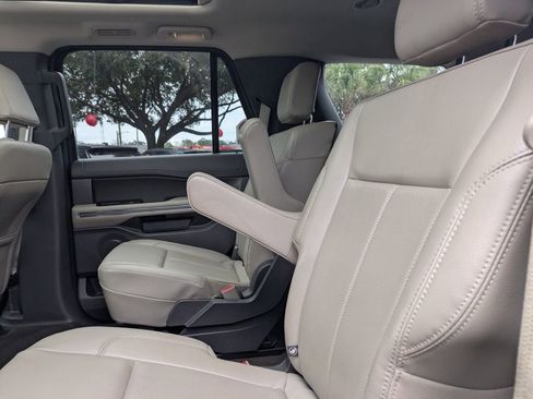 Used 2021 Ford Expedition XLT image 15
