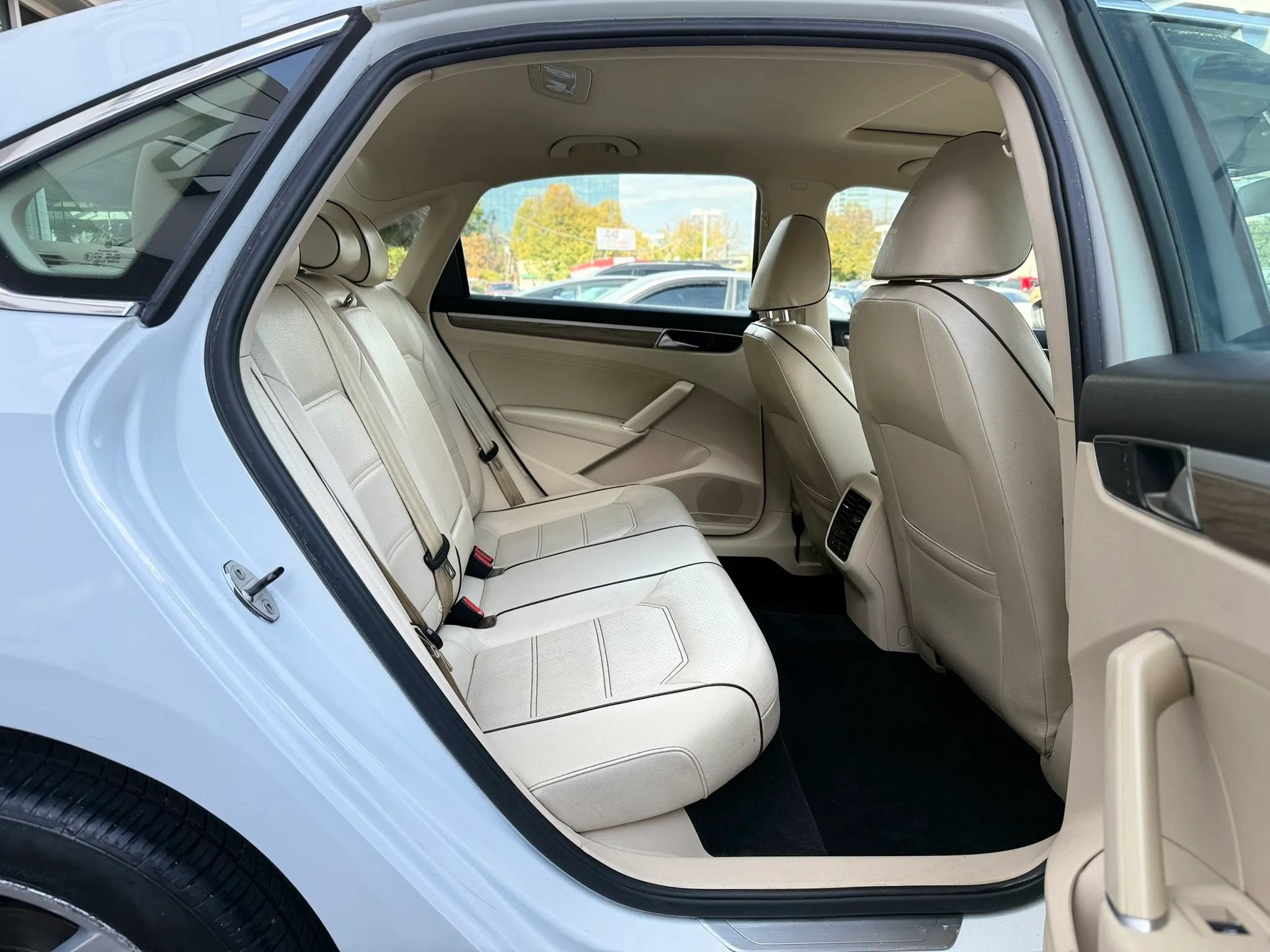 Used 2017 Volkswagen Passat 1.8T SE FWD image 31