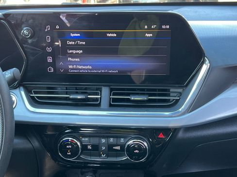 Used 2024 Chevrolet Trax LT image 19