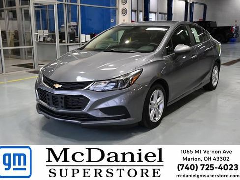 Used 2018 Chevrolet Cruze LT FWD image 1