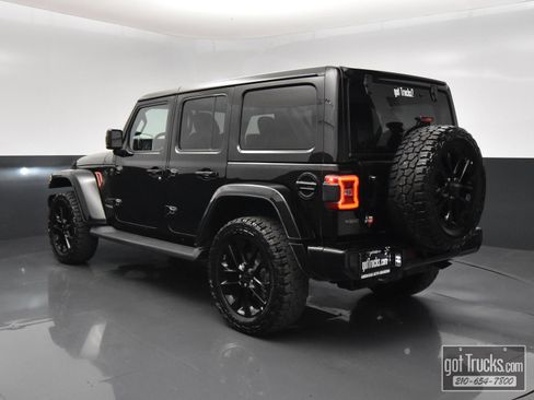 Used 2021 Jeep Wrangler Unlimited Sahara AWD/4WD image 5