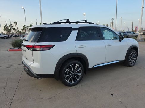 New 2026 Nissan Pathfinder Platinum FWD image 7
