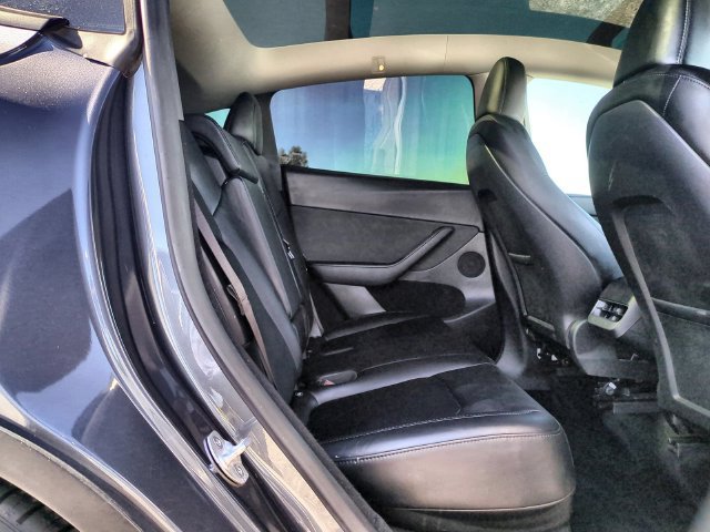 Used 2023 Tesla Model Y Performance AWD/4WD image 31