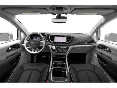 Certified 2022 Chrysler Pacifica Touring-L w/ Uconnect Theater Family Group image 8