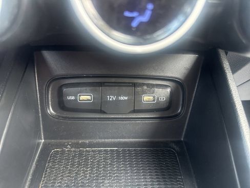 Used 2022 Hyundai Venue Limited FWD image 24