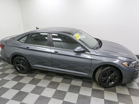 Certified 2024 Volkswagen Jetta SE image 5