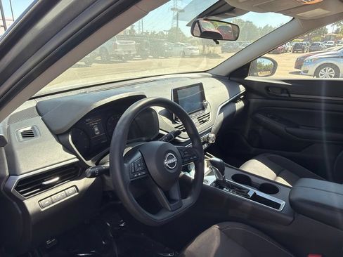 Used 2025 Nissan Altima 2.5 S FWD image 9