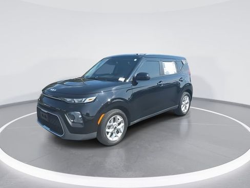 Used 2022 Kia Soul LX w/ Technology Package FWD image 4