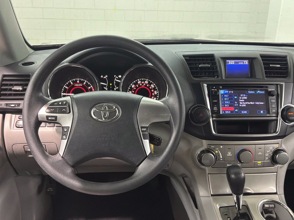 Used 2013 Toyota Highlander FWD w/ Cold Weather Pkg image 6