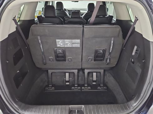 Used 2023 Kia Carnival LX image 34