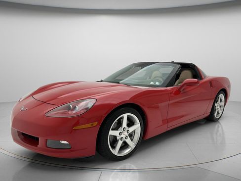 Used 2005 Chevrolet Corvette Coupe w/ Preferred Equipment Group RWD image 11