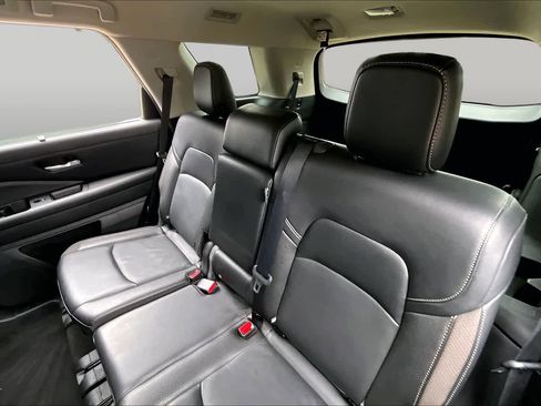Used 2023 Nissan Pathfinder SL FWD image 18