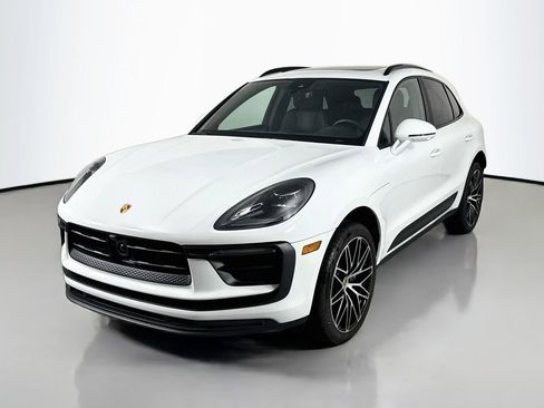 Certified 2026 Porsche Macan AWD/4WD image 1