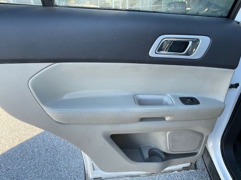 Used 2013 Ford Explorer XLT image 25
