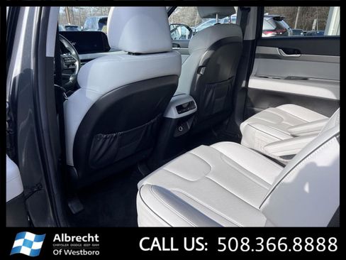 Used 2025 Hyundai Palisade SEL image 12
