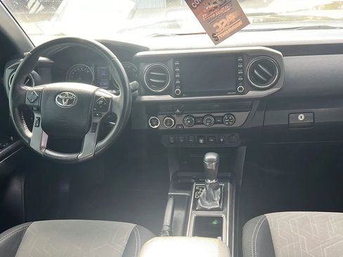 Used 2020 Toyota Tacoma TRD Off-Road w/ Technology Package AWD/4WD image 7