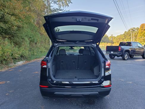 Used 2022 Chevrolet Equinox LT w/ Driver Convenience Package image 8