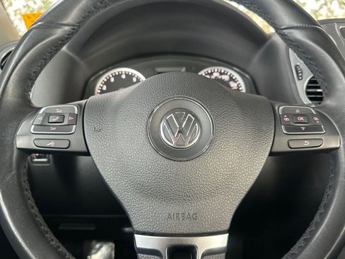 Used 2017 Volkswagen Tiguan S image 26